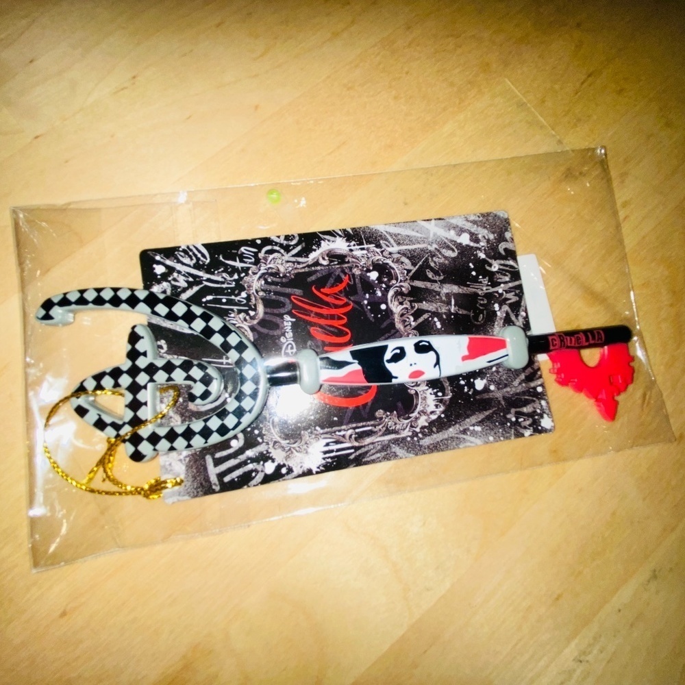 Disney Cruella Key - Collectible Item